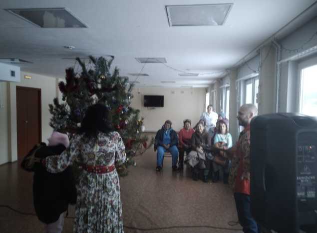 Артисты ансамбля «Злато-Серебро» выступили в Леонидовке